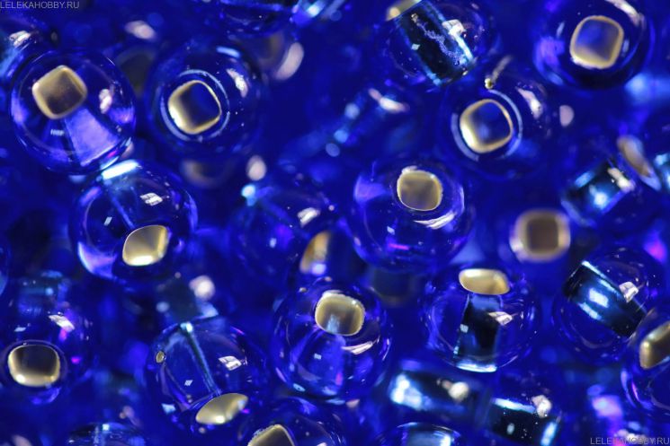 Бисер Preciosa 37050 индиго с серебряным центром